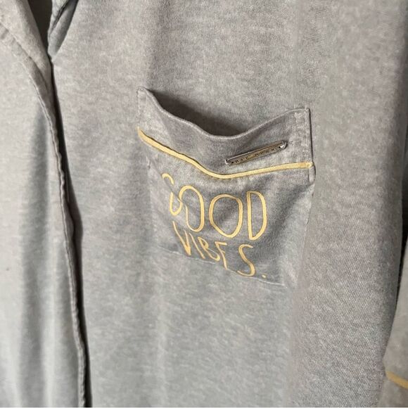 Rae Dunn Good Vibes Gray Short Sleeve Shirt and Shorts Pajama Set Size Large - Picture 8 of 13